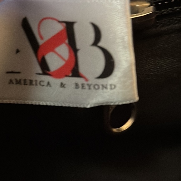 America & Beyond Beaded Embroidered Convertible Crossbody Bag - NWT - Picture 5 of 7